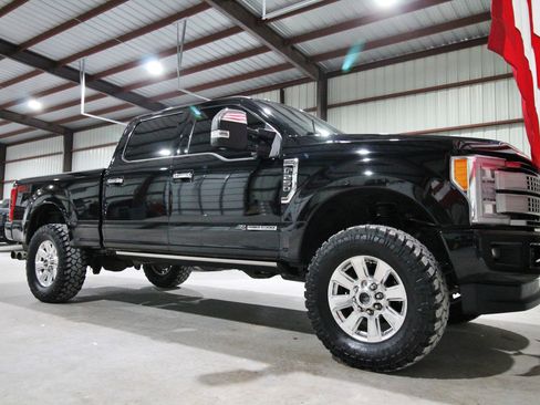 Used 2017 Ford F250 Platinum w/ Platinum Ultimate Package image 16