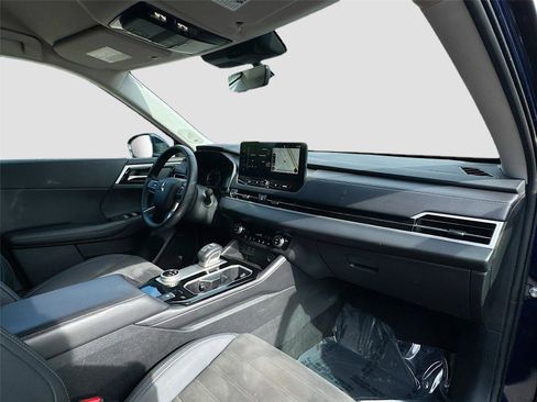 Used 2025 Mitsubishi Outlander SE image 28