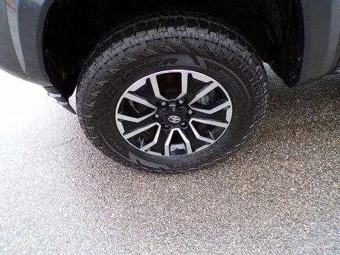 Used 2023 Toyota Tacoma TRD Sport w/ Technology Package image 4