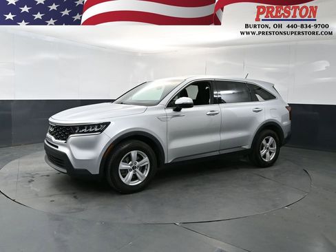 Certified 2022 Kia Sorento LX FWD image 1