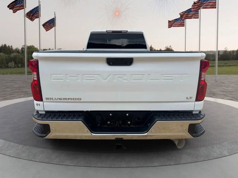 Used 2021 Chevrolet Silverado 2500 LT w/ Convenience Package image 9