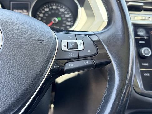 Used 2018 Volkswagen Tiguan SEL FWD image 23