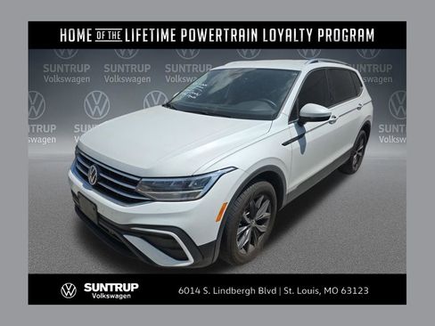 Used 2023 Volkswagen Tiguan SE image 1