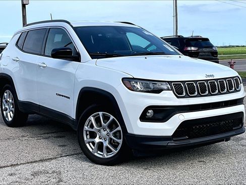 Used 2023 Jeep Compass Latitude AWD/4WD image 36