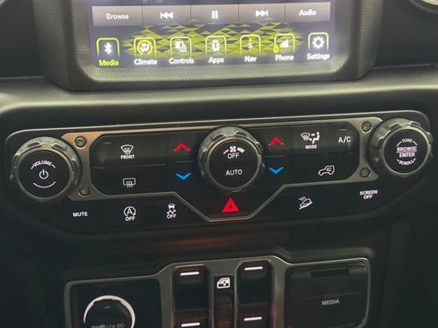 Used 2021 Jeep Wrangler Unlimited Sahara AWD/4WD image 20