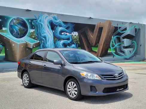 Used 2013 Toyota Corolla LE FWD image 4