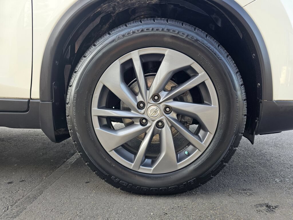 Used 2015 Nissan Rogue SL AWD/4WD image 9