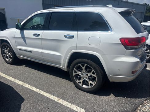 Used 2021 Jeep Grand Cherokee Overland AWD/4WD image 3