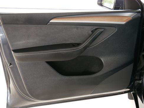 Used 2024 Tesla Model Y Long Range image 6