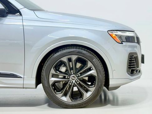 Used 2025 Audi Q7 3.0T Prestige AWD/4WD image 12