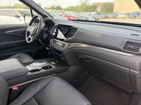 Certified 2024 Honda Passport EX-L image 15