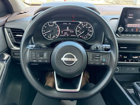 Used 2023 Nissan Rogue SV image 11