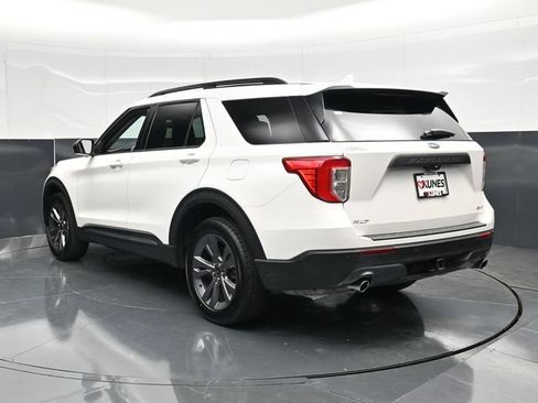 Used 2024 Ford Explorer XLT w/ XLT Sport Appearance Package AWD/4WD image 12