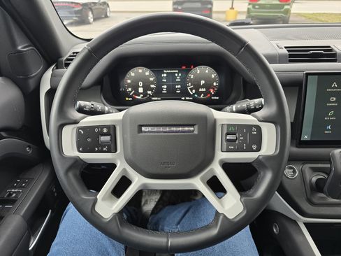 Used 2025 Land Rover Defender 110 S image 18