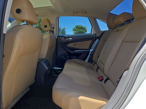 Used 2019 Volkswagen Jetta SE w/ Cold Weather Package FWD image 13