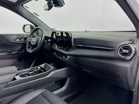 Used 2025 Chevrolet Equinox LT w/ Convenience Package II image 29