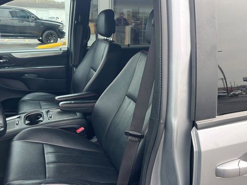 Used 2018 Dodge Grand Caravan GT image 17