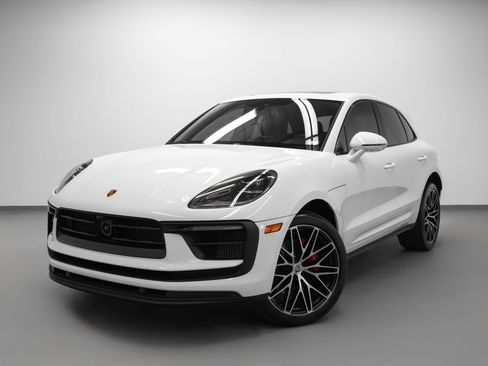 Certified 2022 Porsche Macan S image 1