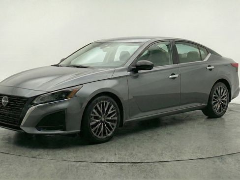 Used 2025 Nissan Altima 2.5 SV image 3