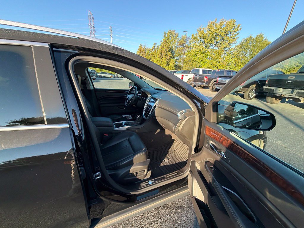 Used 2016 Cadillac SRX Luxury w/ Driver Awareness Package AWD/4WD image 17