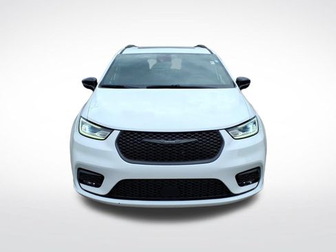Used 2025 Chrysler Pacifica Limited FWD image 9
