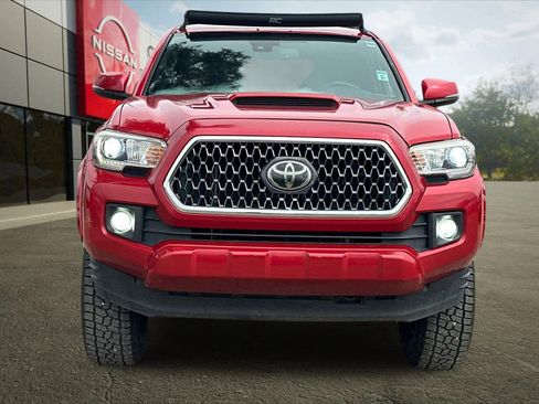 Used 2019 Toyota Tacoma TRD Sport image 11