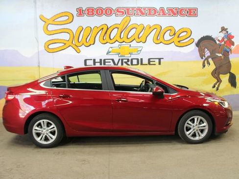 Used 2017 Chevrolet Cruze LT w/ LT True North Edition FWD image 1