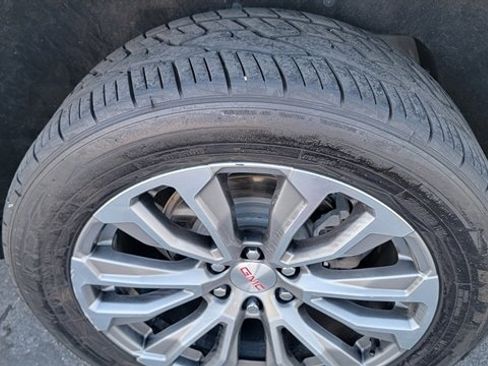 Used 2021 GMC Yukon XL Denali w/ Denali Premium Package image 14