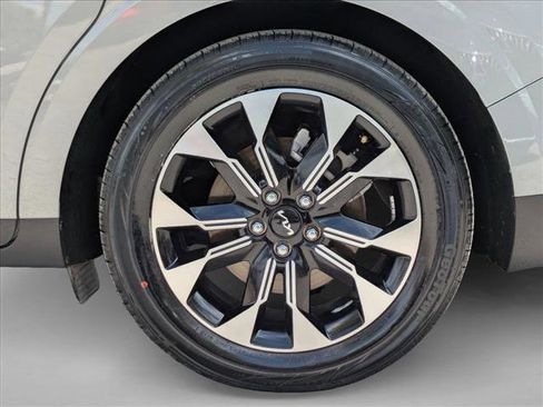 Used 2023 Kia Carnival EX FWD image 25