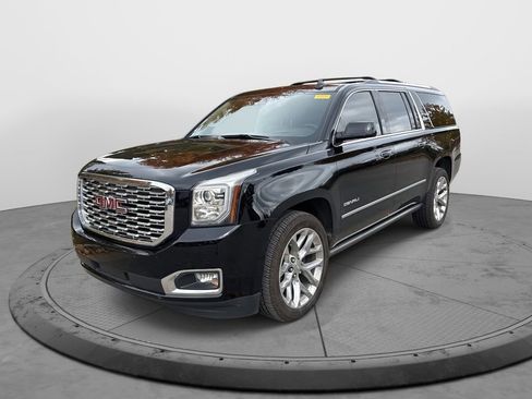 Used 2020 GMC Yukon XL Denali w/ Denali Premium Package image 9