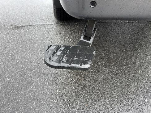 Used 2024 Nissan Titan SV w/ SV Convenience Package image 10