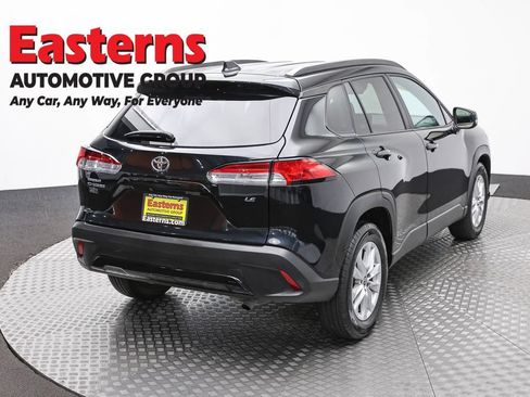 Used 2025 Toyota Corolla Cross LE FWD image 5