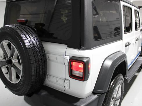 Used 2020 Jeep Wrangler Unlimited Sport S AWD/4WD image 9