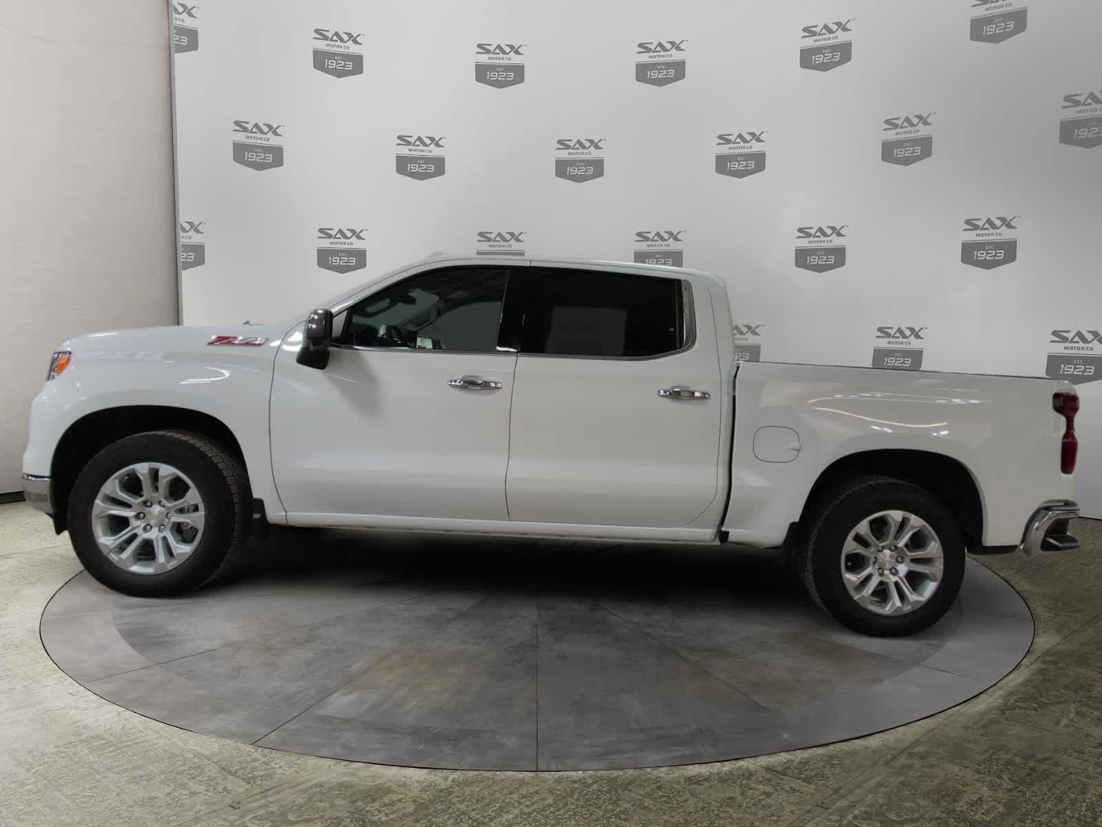 Used 2024 Chevrolet Silverado 1500 LTZ AWD/4WD image 2