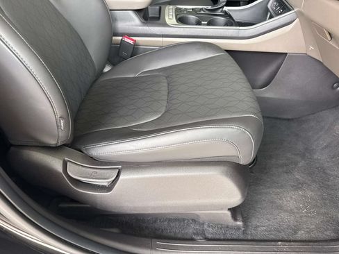 Used 2026 Kia Carnival FWD image 11