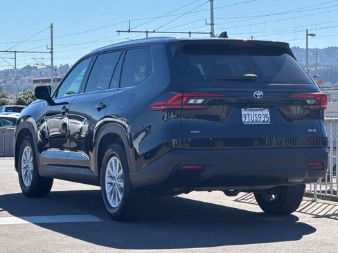 Used 2025 Toyota Grand Highlander AWD image 6