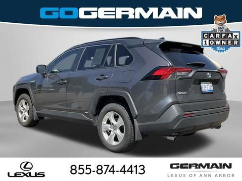 Used 2019 Toyota RAV4 LE w/ Carpet Mat Package AWD/4WD image 6