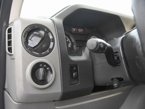 Used 2017 Ford E-450 and Econoline 450 Super Duty image 14