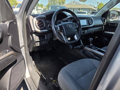 Used 2019 Toyota Tacoma SR5 AWD/4WD image 11