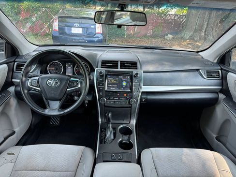 Used 2017 Toyota Camry XSE w/ Moonroof Package FWD image 10