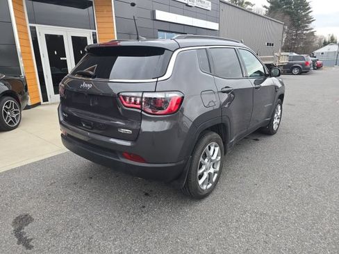Certified 2024 Jeep Compass Latitude w/ Sun and Sound Group AWD/4WD image 7