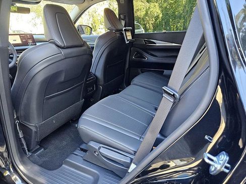 New 2026 INFINITI QX60 Luxe w/ Family Package image 8