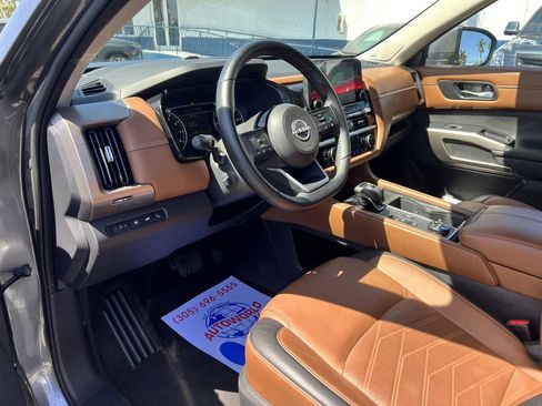 Used 2022 Nissan Pathfinder Platinum w/ Cargo Package image 13