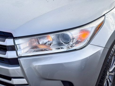 Used 2019 Toyota Highlander XLE image 9