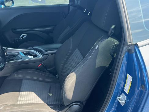Used 2021 Dodge Challenger SXT w/ Driver Convenience Group RWD image 18