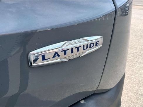 Used 2020 Jeep Renegade Latitude w/ Cold Weather Group AWD/4WD image 8