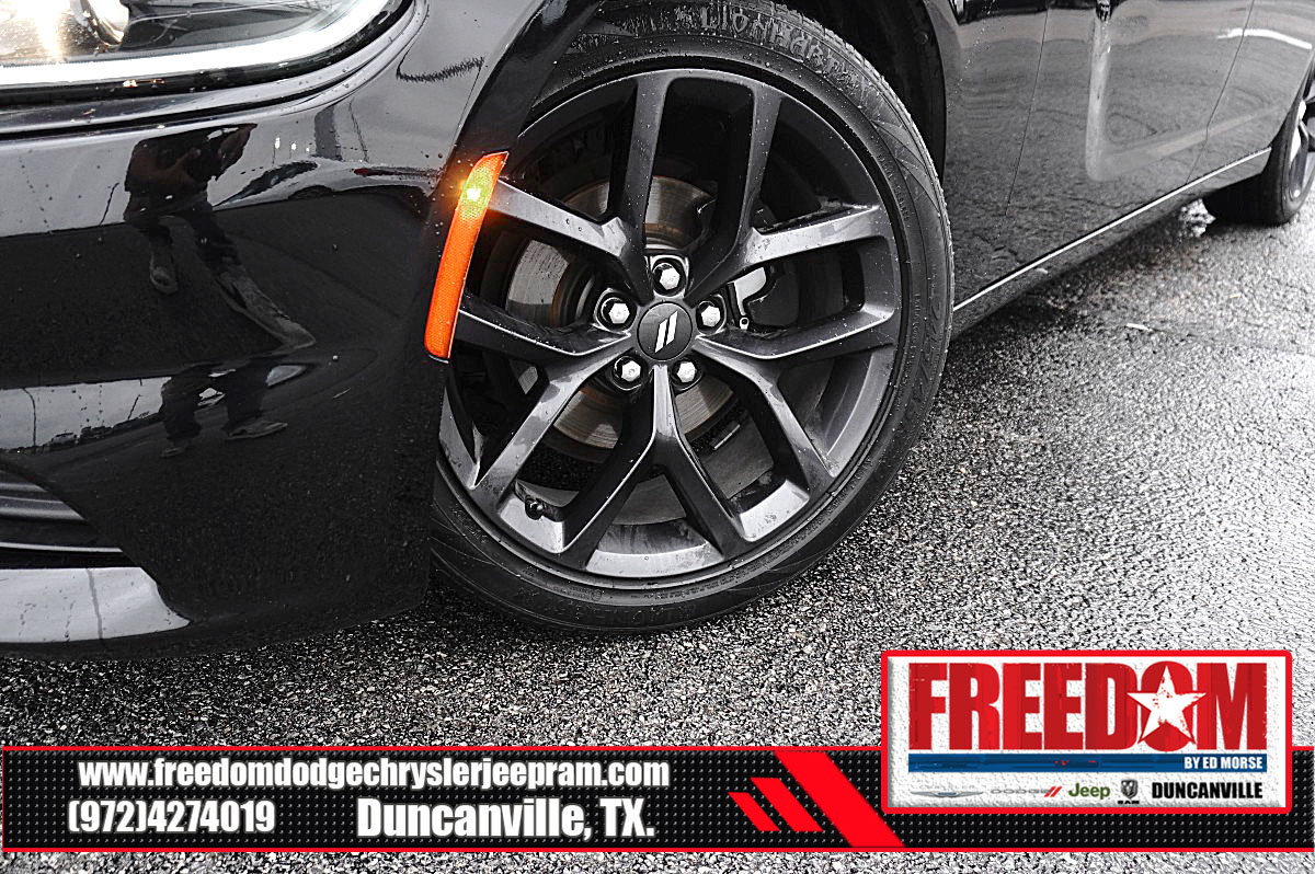 Used 2023 Dodge Charger SXT w/ Blacktop Package RWD image 9