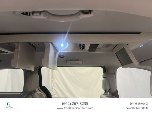 Used 2015 Chrysler Town & Country Touring FWD image 23