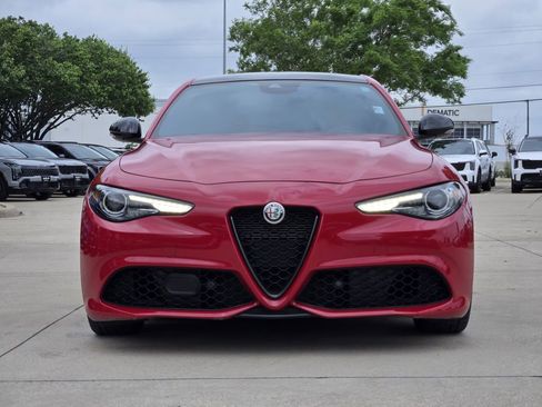 Used 2022 Alfa Romeo Giulia Veloce RWD image 11