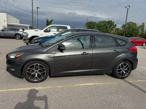Used 2018 Ford Focus SEL w/ Cold Weather Package FWD image 2